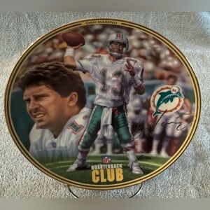 Bradford Exchange NFL DAN MARINO Miami Dolphins limited edition plate.